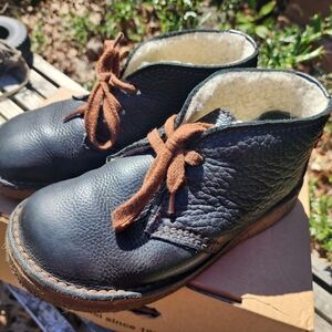 Duckfeet Grena Black Leather Shoes with Brown Laces